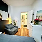 Schicke Altbauwohnung In Mitte 24-7 Check In
