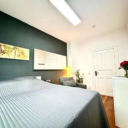 Schicke Altbauwohnung In Mitte 24-7 Check In * Kiel