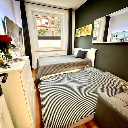 Schicke Altbauwohnung In Mitte 24-7 Check In Kiel