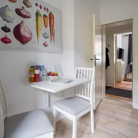 Schicke Altbauwohnung In Mitte 24-7 Check In Kiel